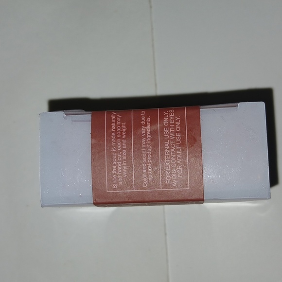 BATH and BLOOM SOAP 80G Full Size relax with natural scented Cherry Almon d NWT - Picture 2 of 5